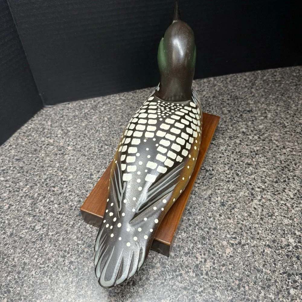 Common‎ Loon Minnesota State Bird Hand Painted Wood Duck Carving Commemorative